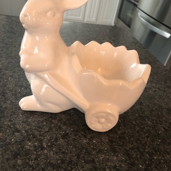 Ceramic Bunny pulling an Easter Egg - Picture 4 of 11